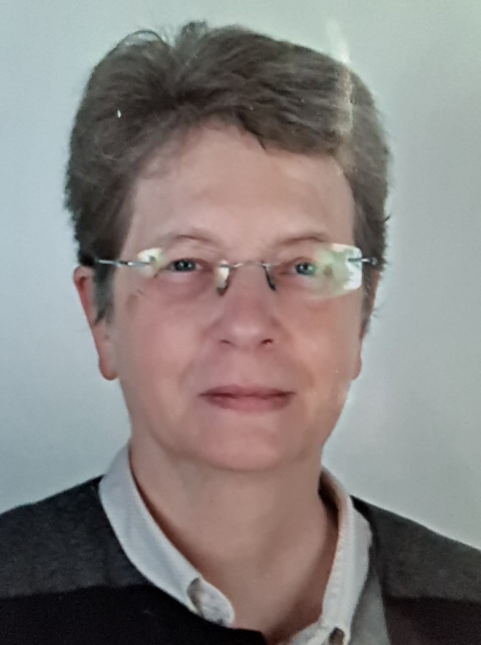 Une image contenant personne, homme, complet, cravate

Description générée automatiquement